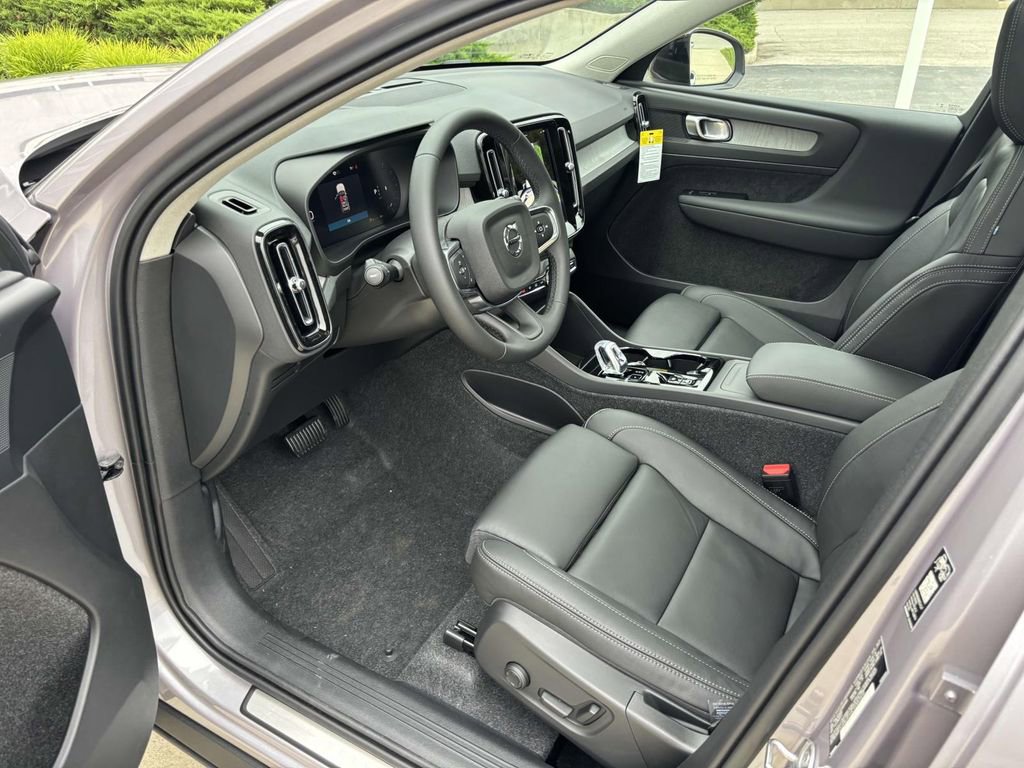New 2026 Volvo XC40 B5 Plus w/ Protection Package Premier image 24