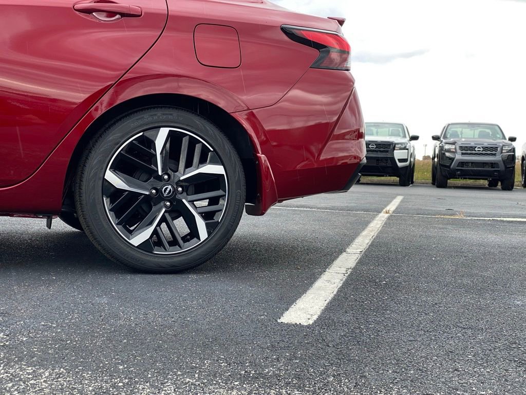 New 2025 Nissan Versa SR w/ Trunk Package image 31