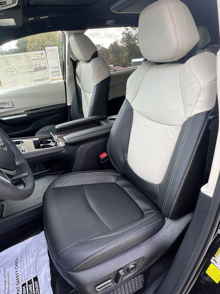 New 2026 Toyota Sienna Platinum image 10
