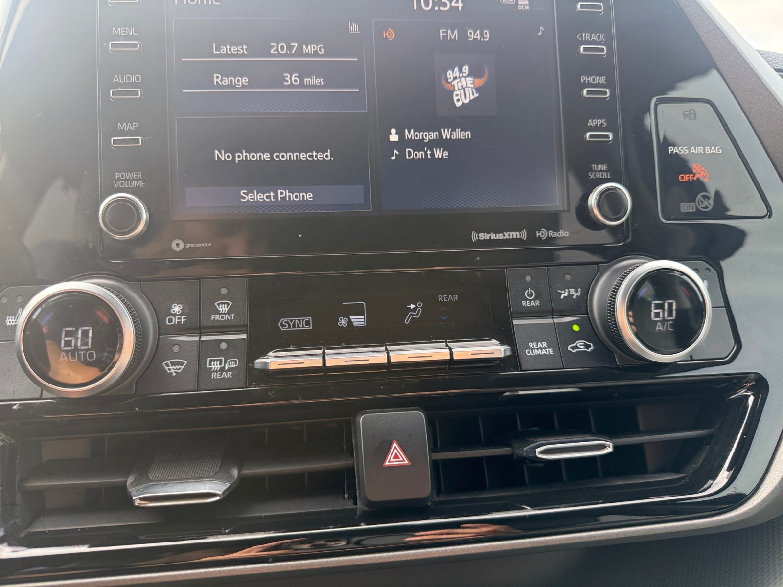 Used 2021 Toyota Highlander XLE FWD image 28
