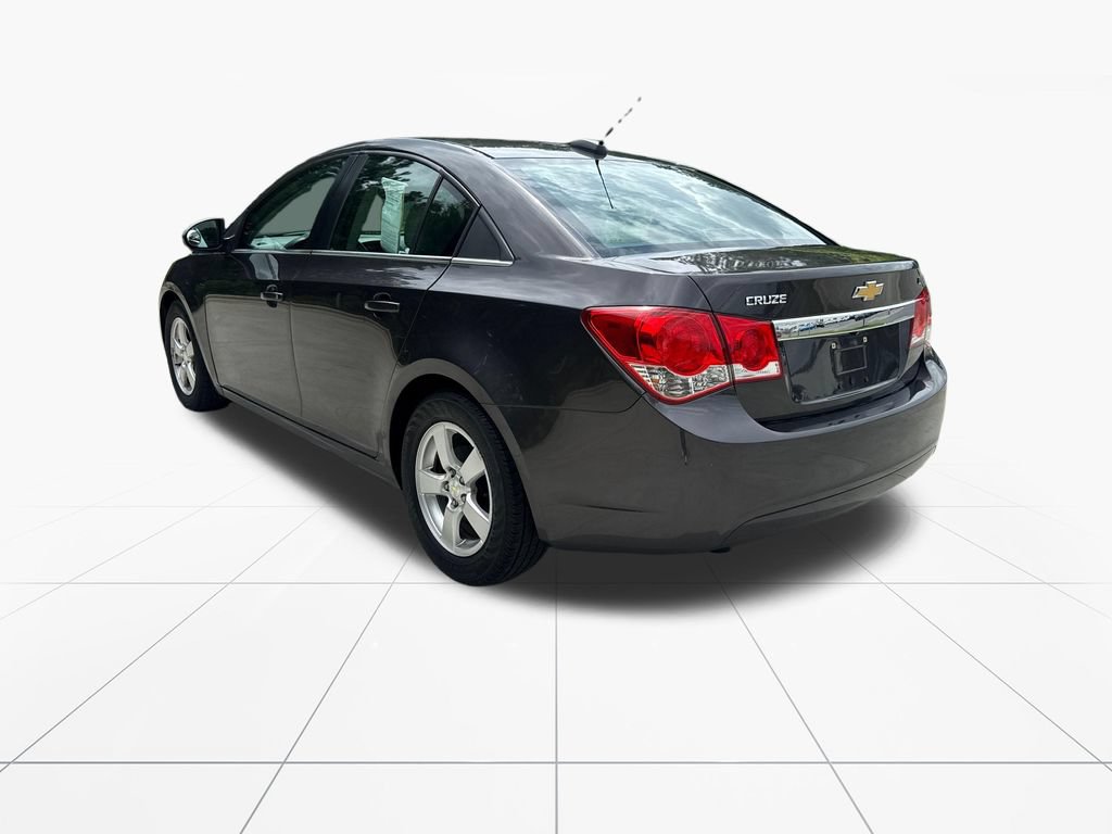 Used 2015 Chevrolet Cruze LT w/ Technology Package FWD image 6