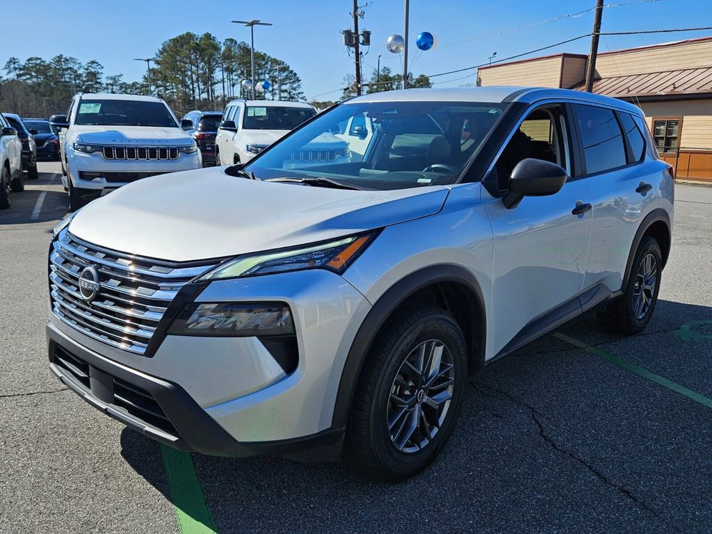 Used 2024 Nissan Rogue S image 3