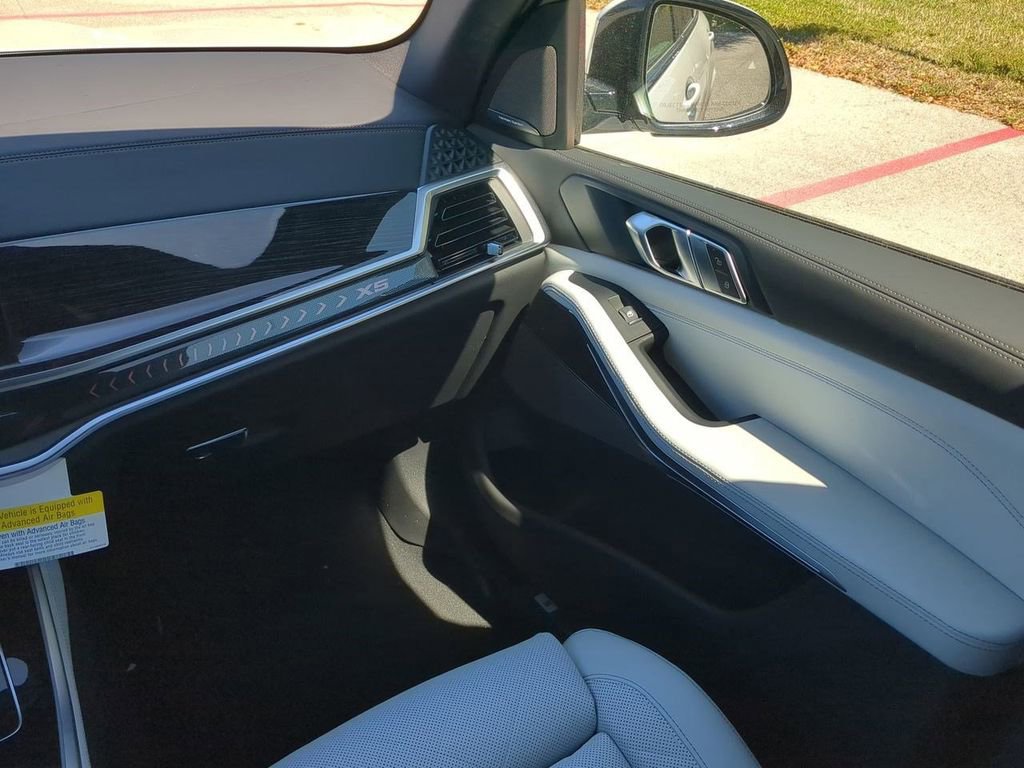 New 2026 BMW X5 xDrive40i w/ M Sport Package image 17