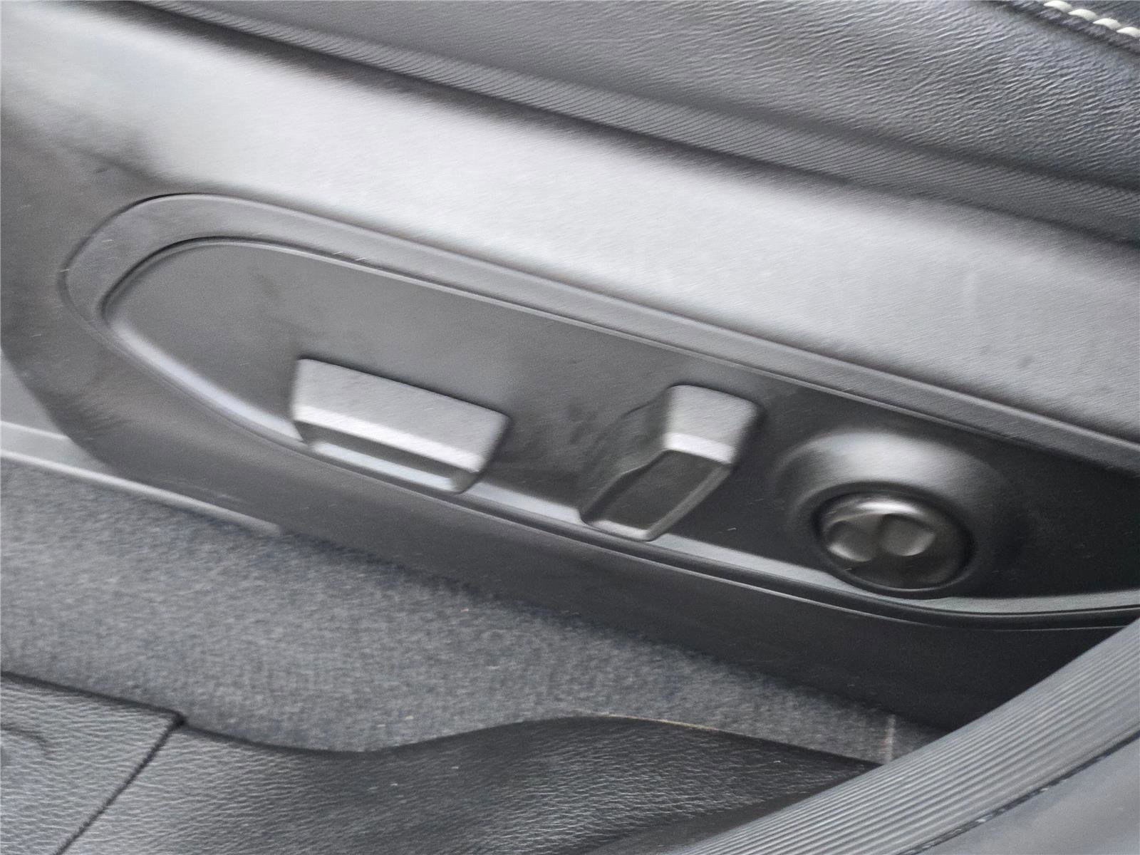 Certified 2024 Jeep Grand Cherokee Altitude image 30