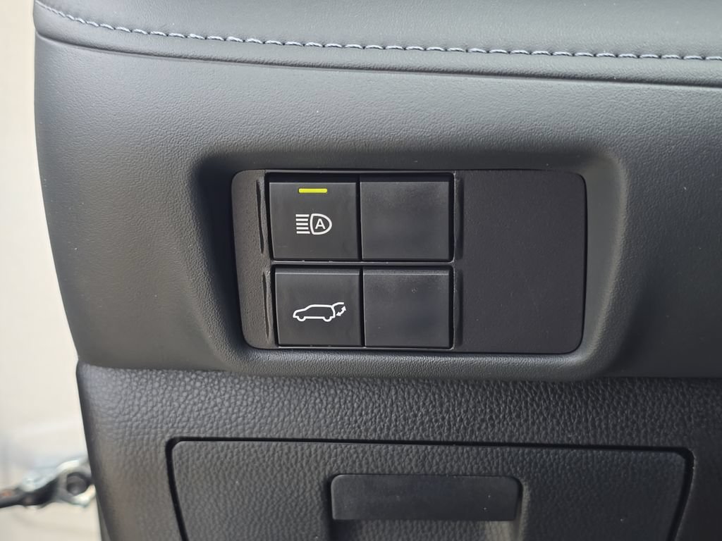 Used 2024 Toyota Highlander XLE AWD/4WD image 24