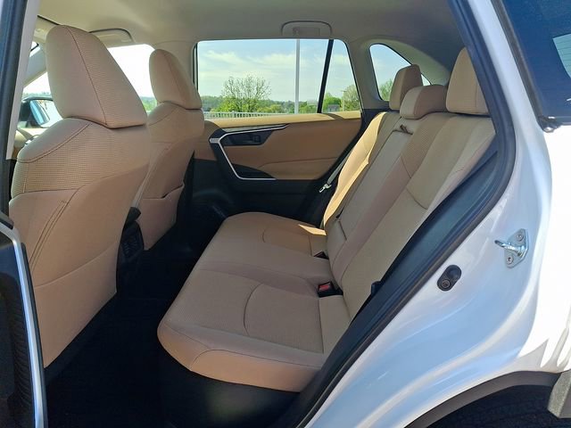 Used 2021 Toyota RAV4 LE AWD/4WD image 11