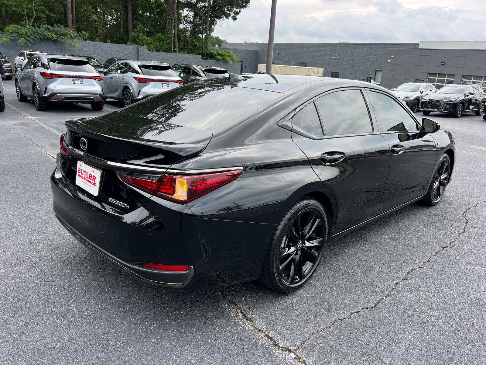 Certified 2024 Lexus ES 300h F Sport w/ Accessory Package (Z2) FWD image 5