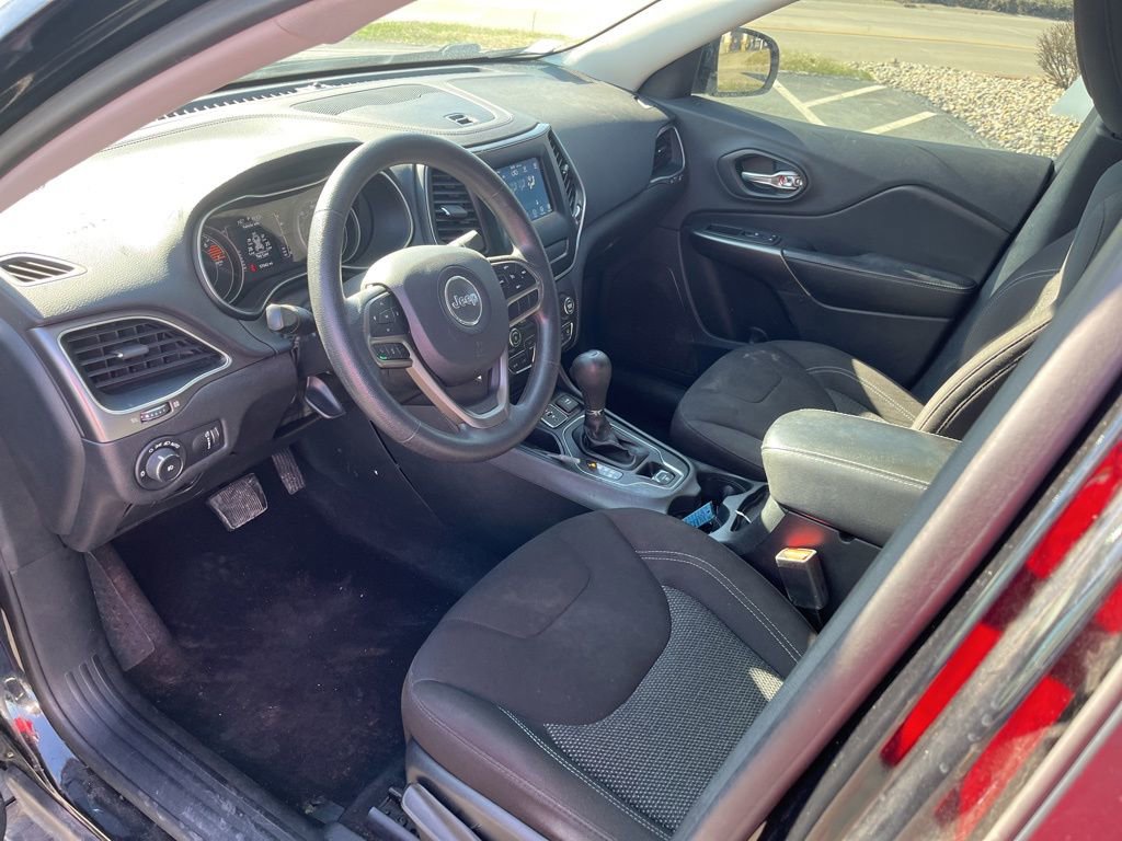 Used 2019 Jeep Cherokee Latitude w/ Popular Appearance Group image 22