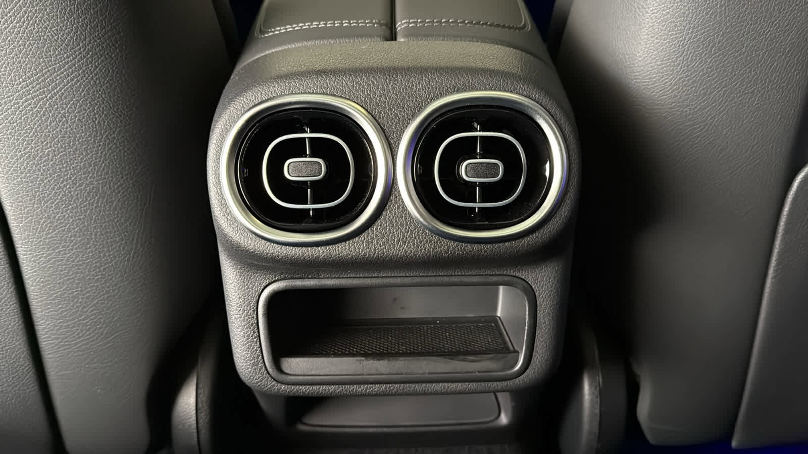 Used 2025 Mercedes-Benz GLC 300 4MATIC image 36