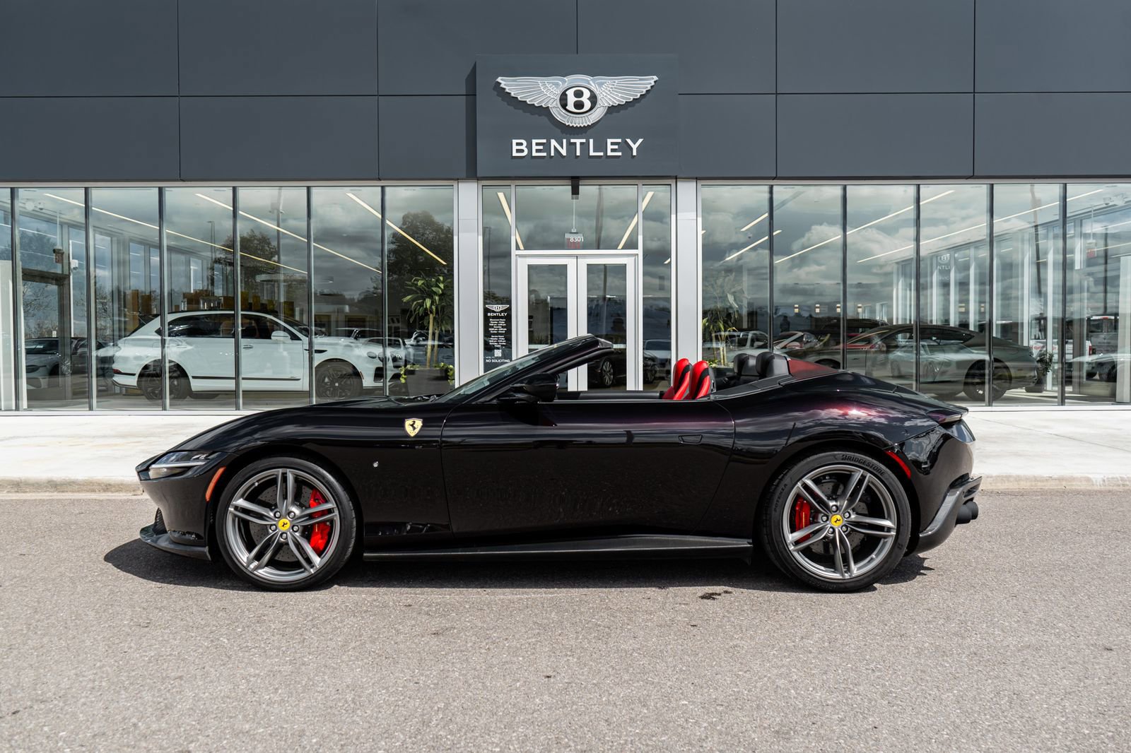Used 2024 Ferrari Roma Spider RWD image 5