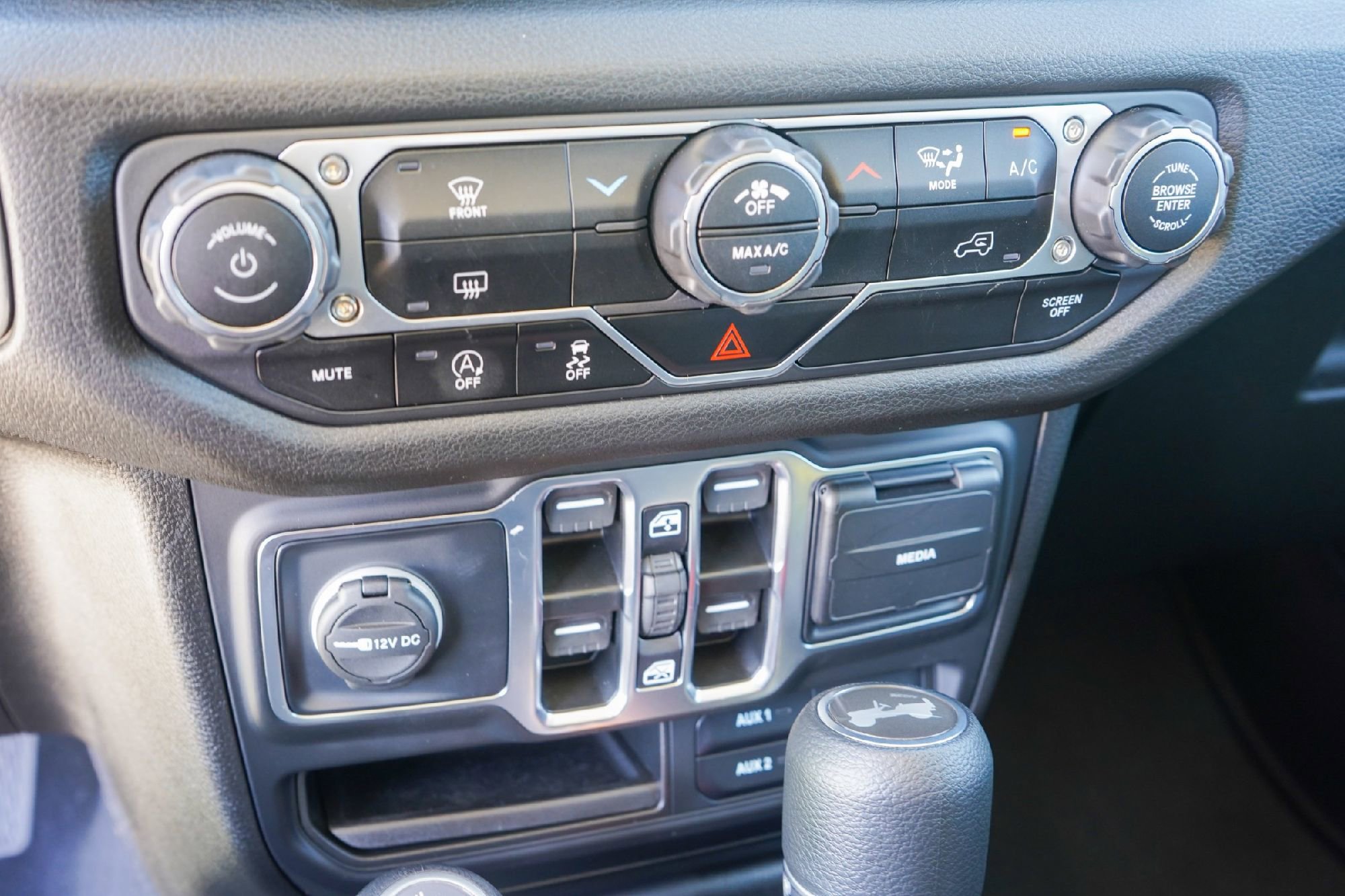 Used 2025 Jeep Wrangler Sport S image 15