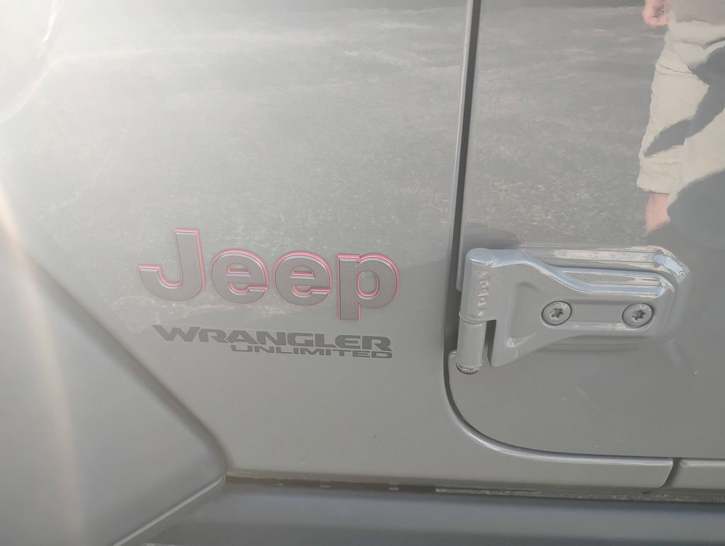 Used 2022 Jeep Wrangler Unlimited Rubicon w/ Cold Weather Group image 12