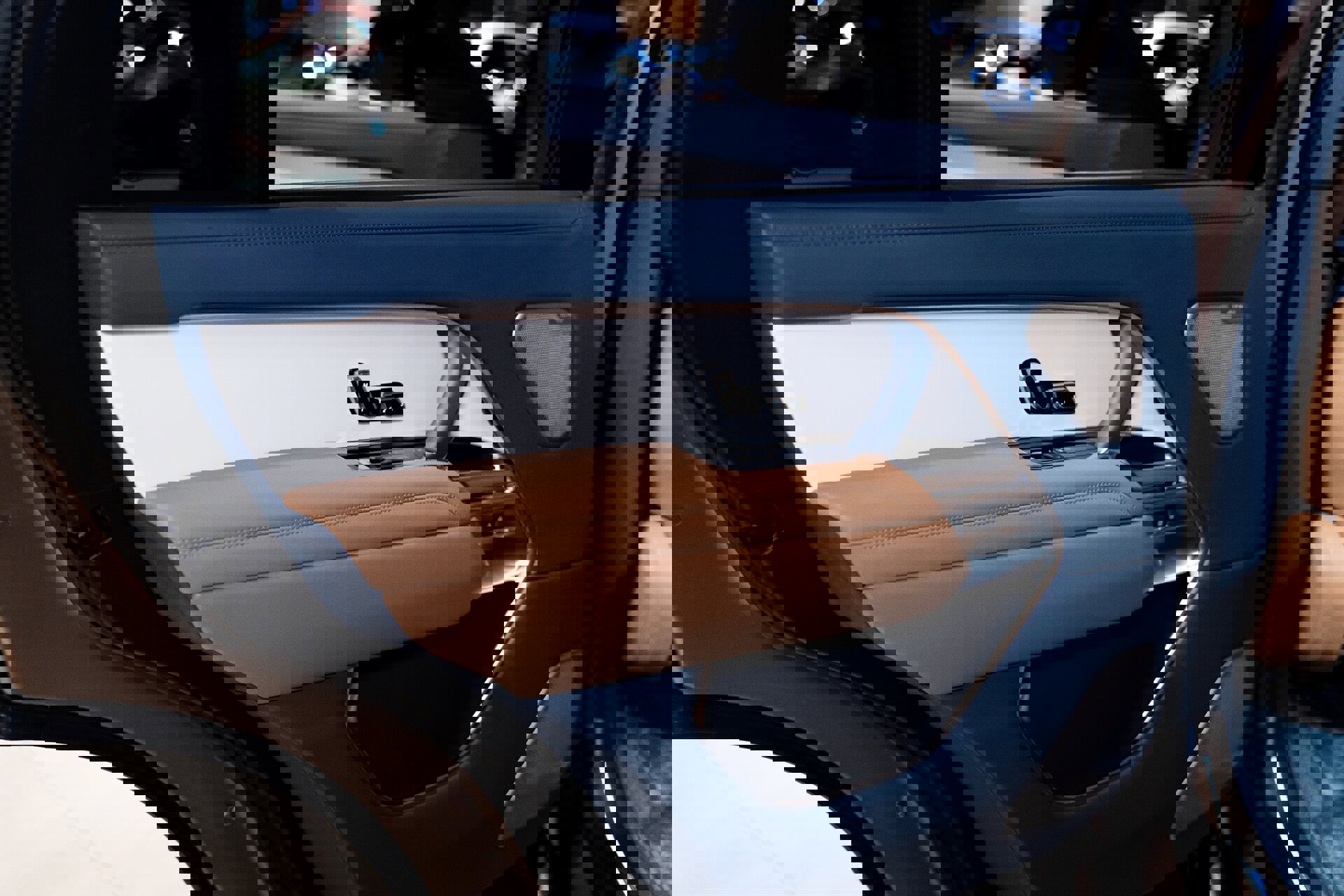 Used 2023 Land Rover Range Rover SV image 9