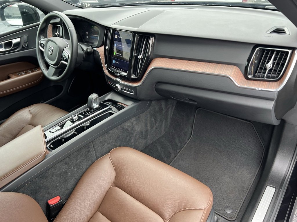 Used 2023 Volvo XC60 B5 Plus image 31