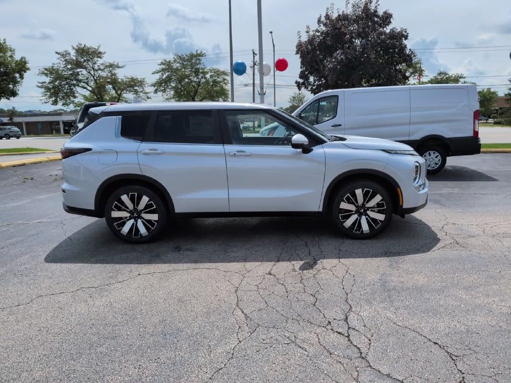 New 2026 Mitsubishi Outlander SE AWD/4WD image 3