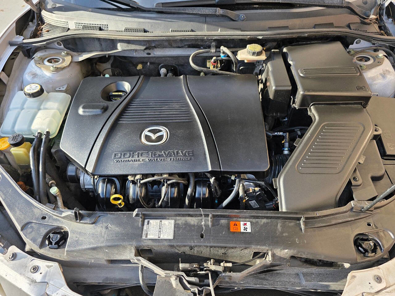 Used 2004 MAZDA MAZDA3 s w/ Moonroof & 6-CD Pkg FWD image 22