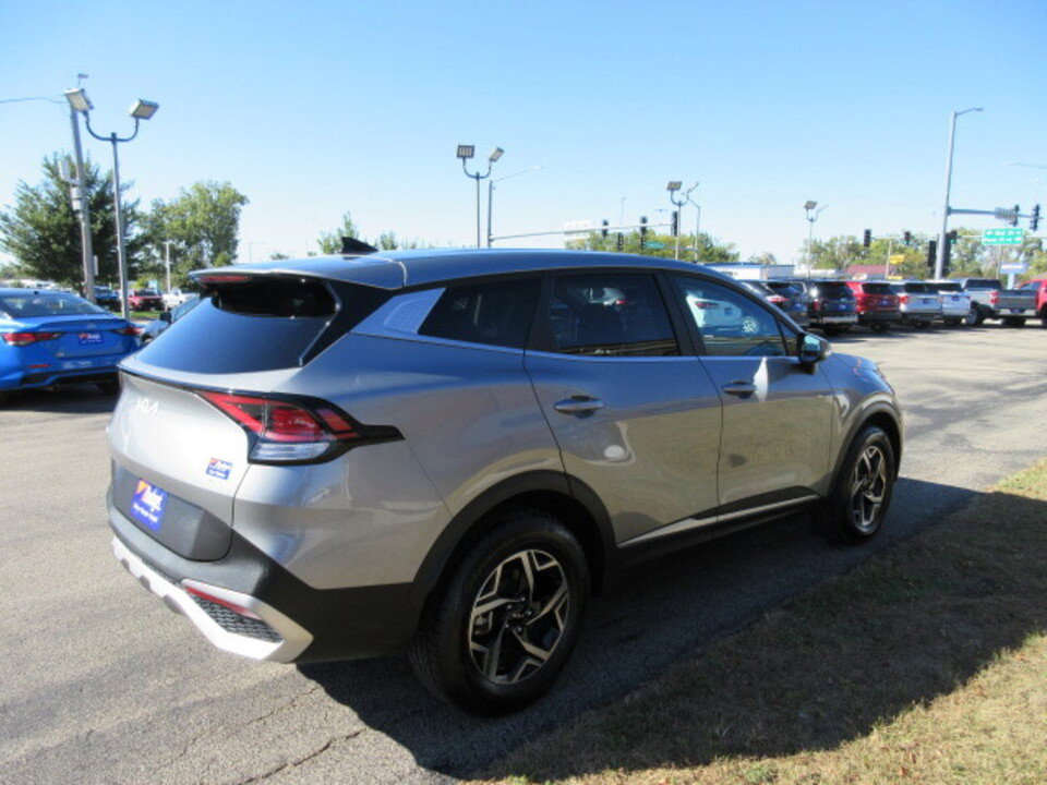 Used 2024 Kia Sportage LX image 5