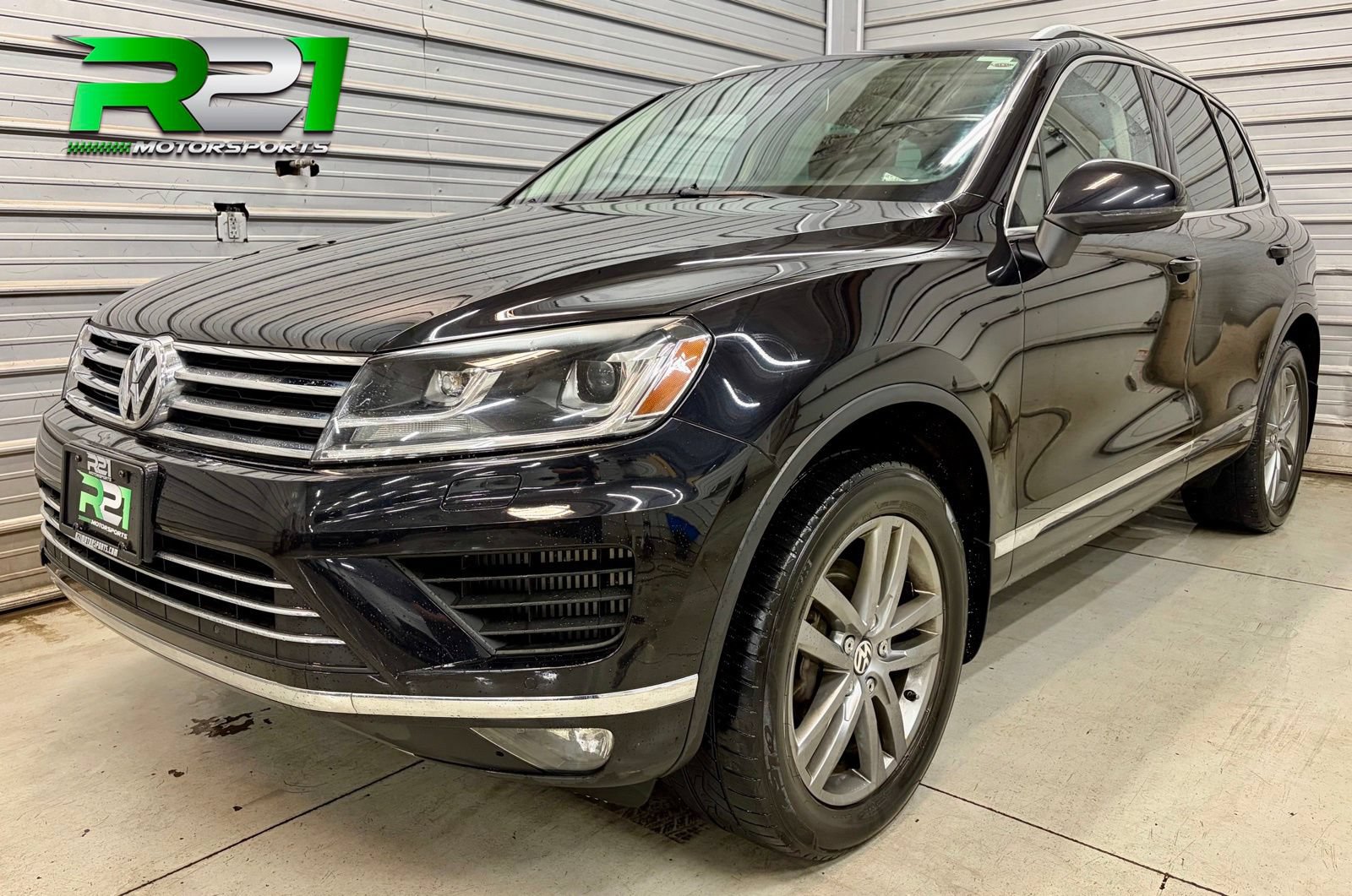 Used 2015 Volkswagen Touareg TDI AWD/4WD image 1