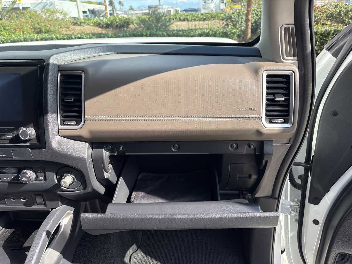 Used 2022 Nissan Frontier SV image 18