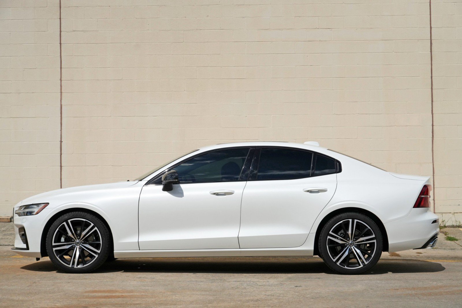 Used 2022 Volvo S60 B5 R-Design w/ Climate Package FWD image 8