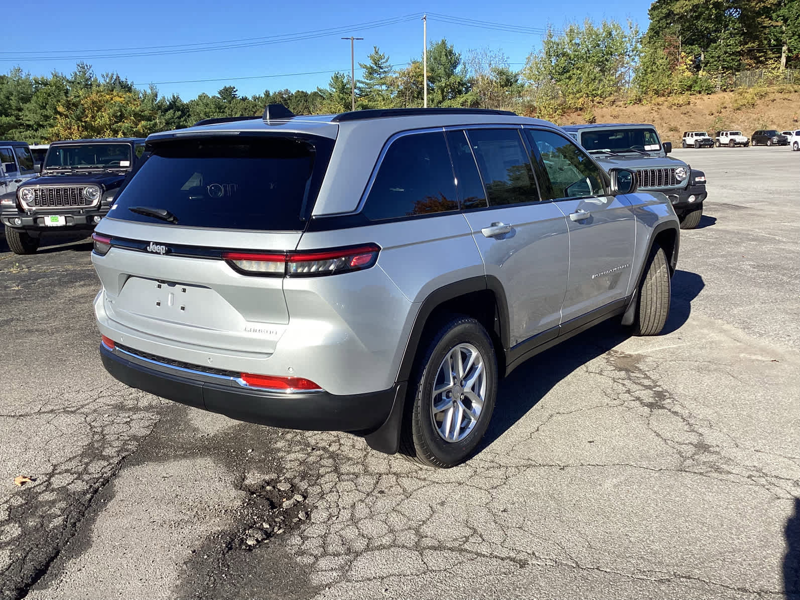New 2025 Jeep Grand Cherokee Laredo X w/ Luxury Tech Group I image 7
