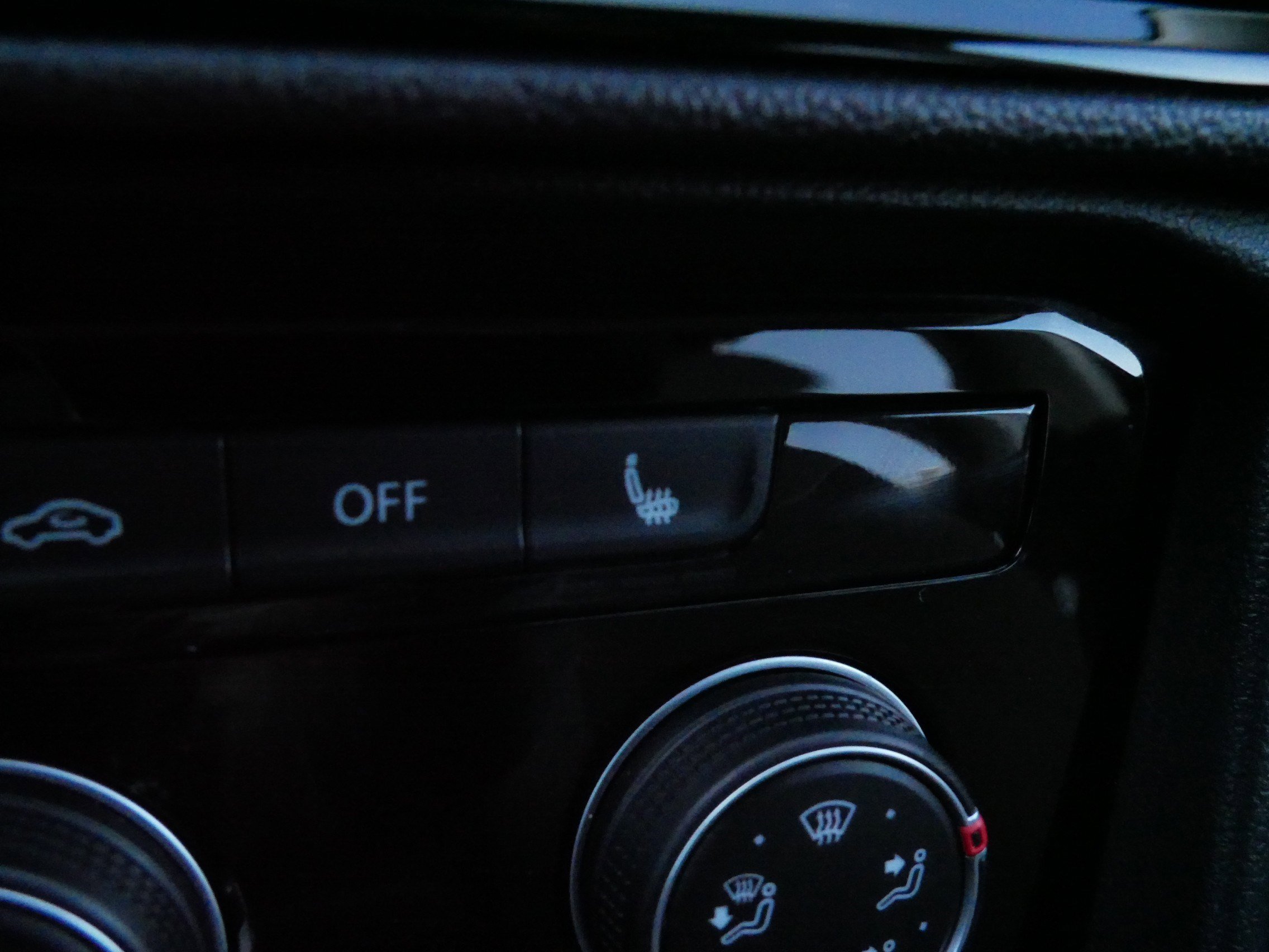 Certified 2023 Volkswagen Taos SE w/ Panoramic Sunroof Package image 28