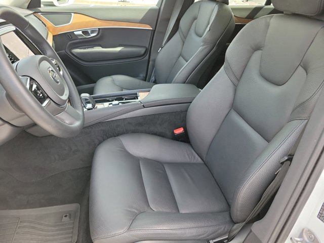 Used 2024 Volvo XC90 B5 Plus AWD/4WD image 13