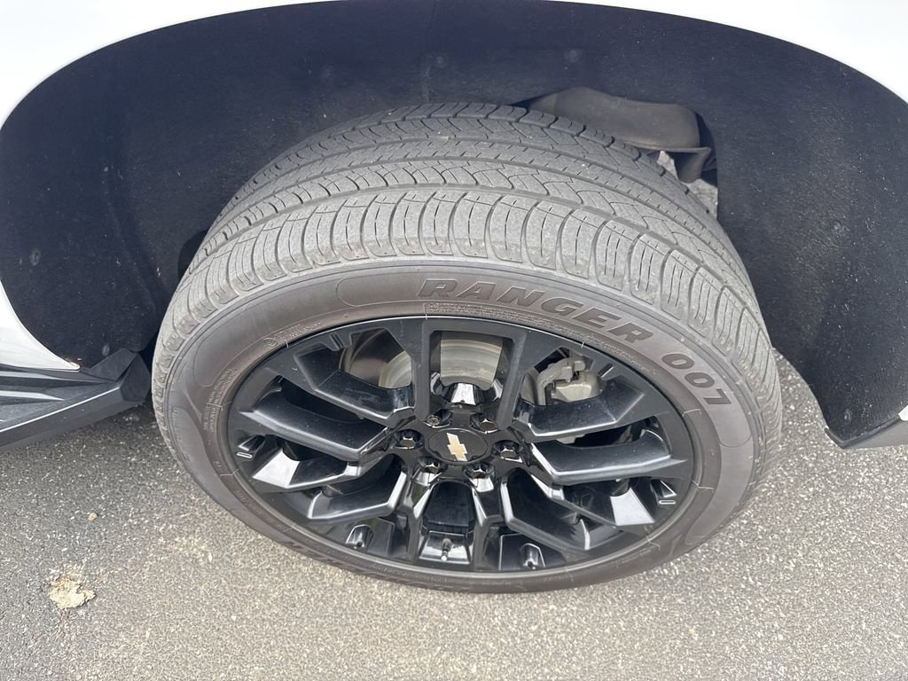 Used 2022 Chevrolet Suburban LT w/ Luxury Package image 16