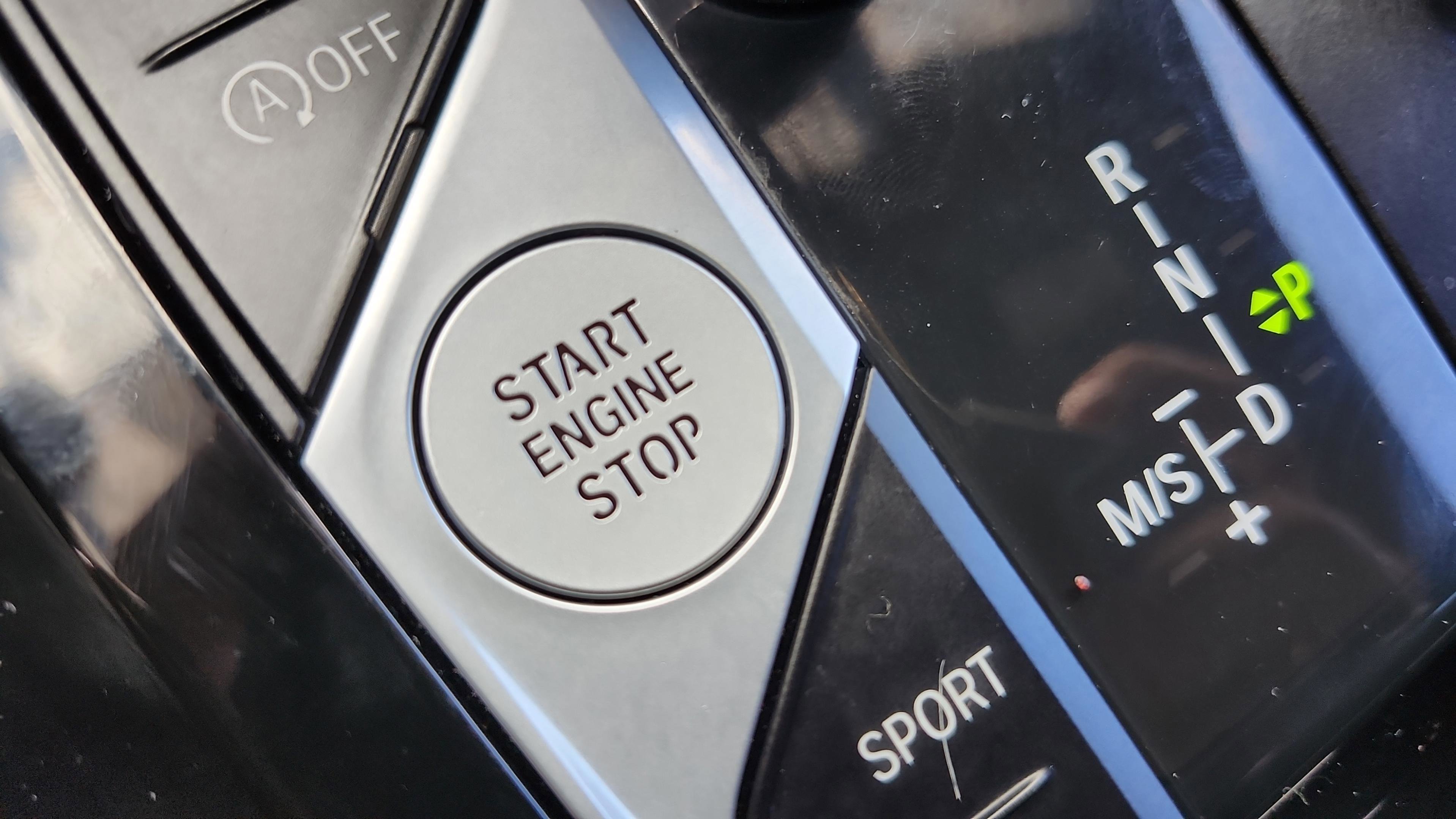 Certified 2025 BMW X4 xDrive30i w/ Premium Package image 25