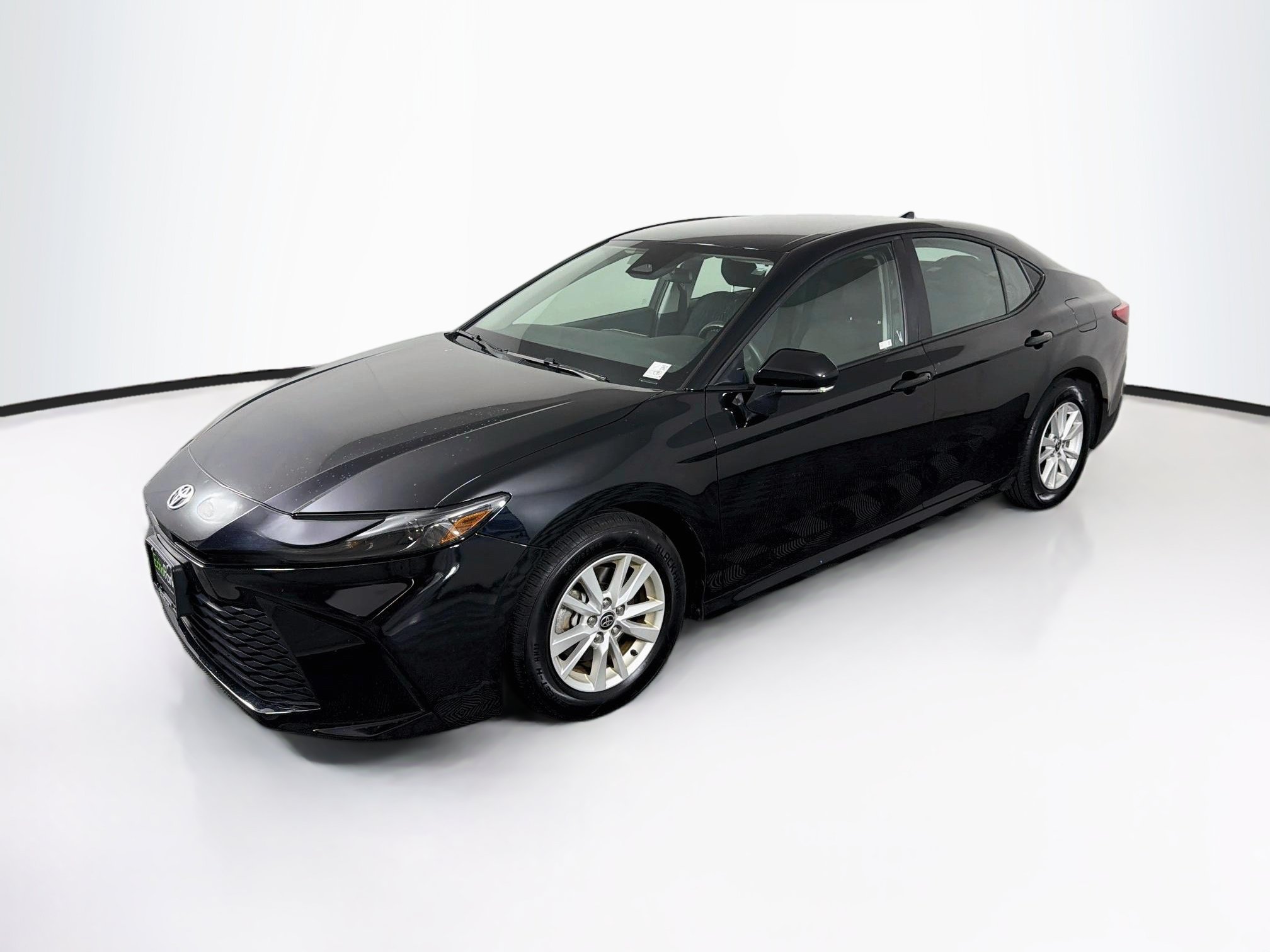 Used 2025 Toyota Camry LE FWD image 3