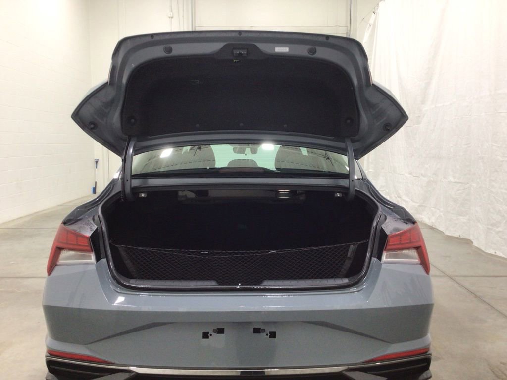 Used 2021 Hyundai Elantra SEL w/ Convenience + Premium Package image 22