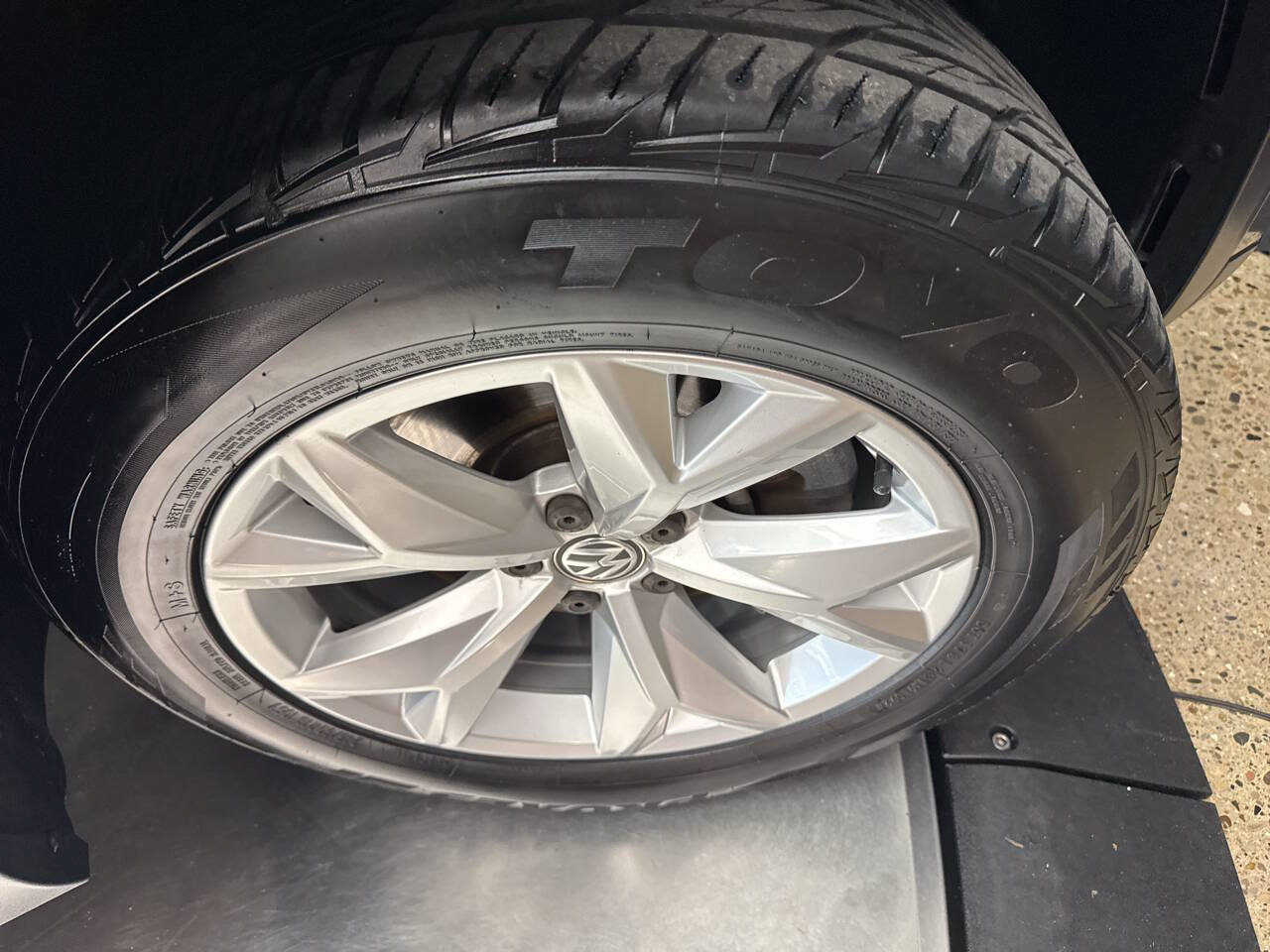 Used 2018 Volkswagen Atlas SEL AWD/4WD image 35