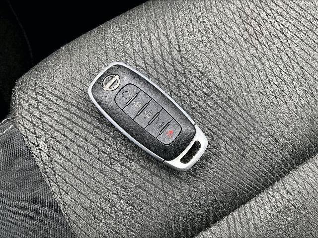 Certified 2025 Nissan Rogue SV AWD/4WD image 29