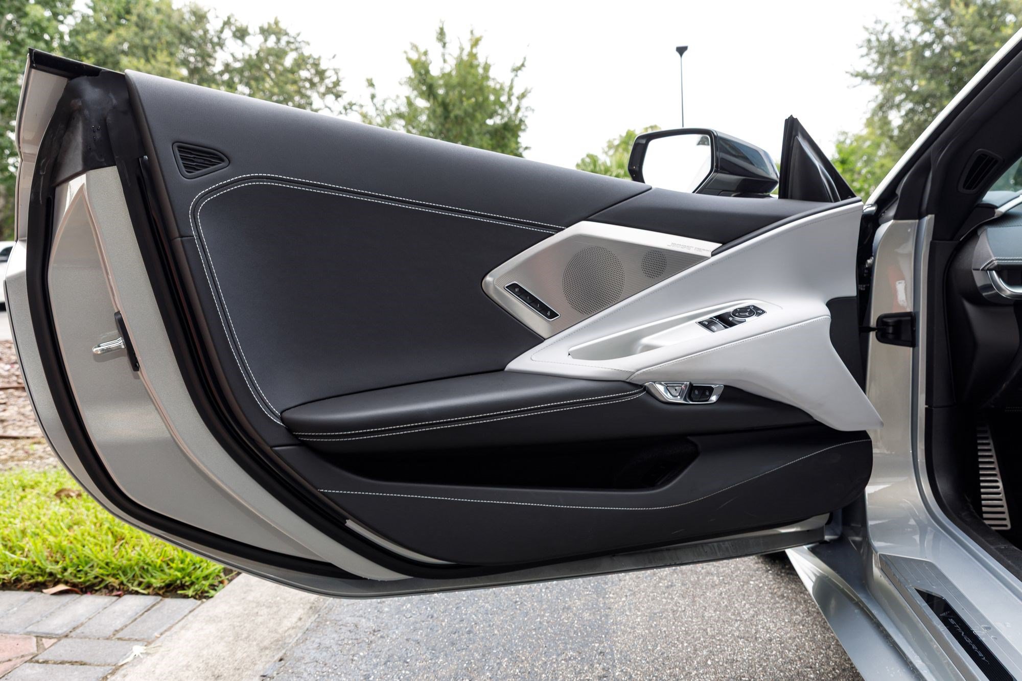 Used 2021 Chevrolet Corvette Stingray Preferred Cpe w/ Z51 Performance Package RWD image 23