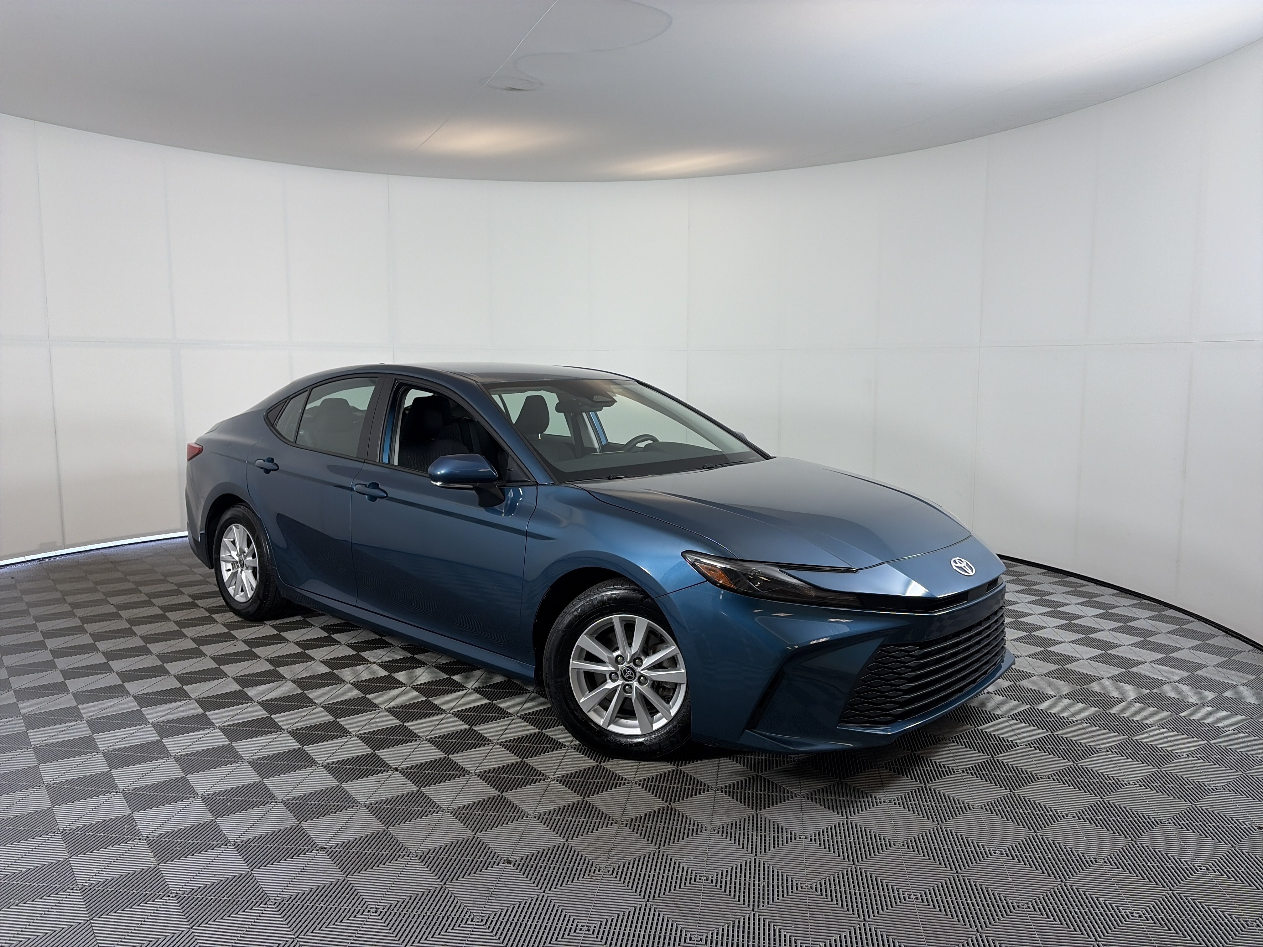 Used 2025 Toyota Camry LE FWD image 1