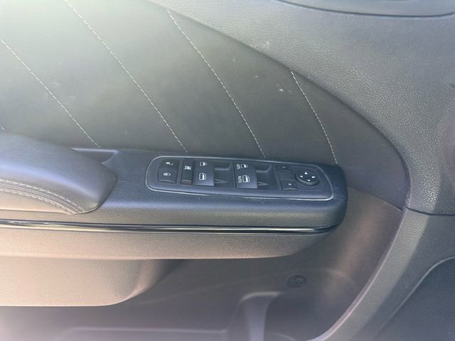Used 2022 Dodge Charger SXT w/ Blacktop Package image 25