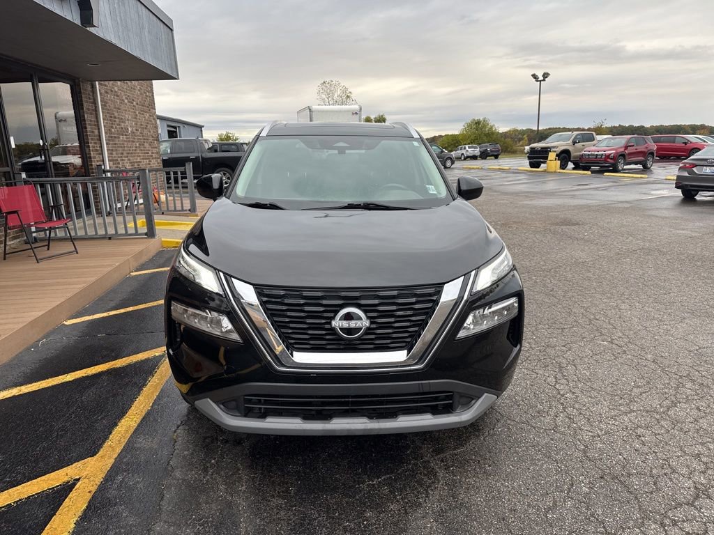 Used 2023 Nissan Rogue SV w/ SV Premium B Package image 3