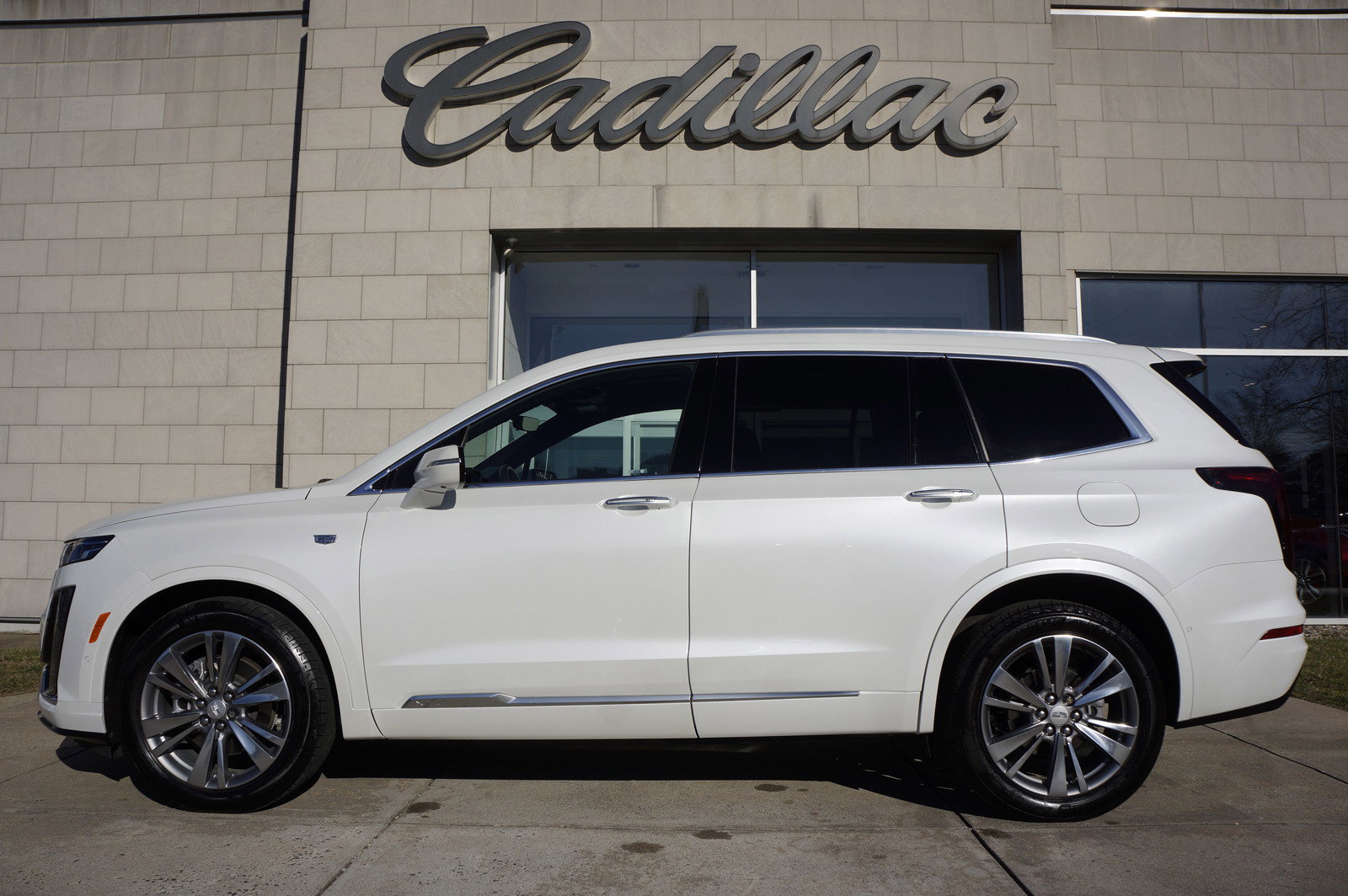 Used 2024 Cadillac XT6 Premium Luxury w/ Technology Package image 10