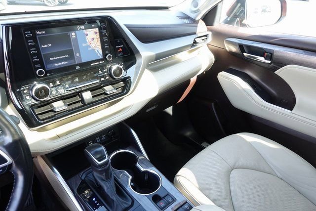Used 2022 Toyota Highlander Limited image 26