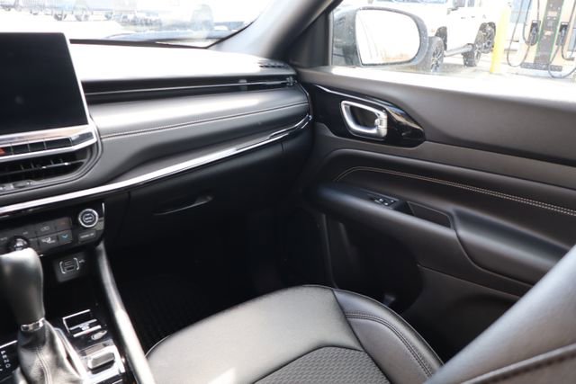 Used 2022 Jeep Compass Altitude w/ Convenience Group image 39