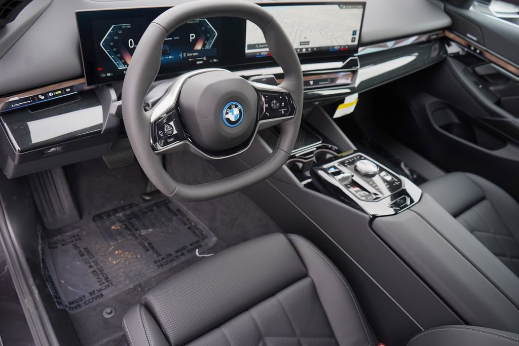 Used 2025 BMW i5 xDrive40 w/ Premium Package image 12