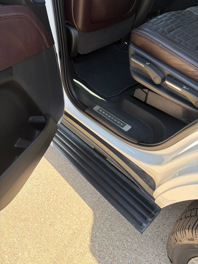 Used 2021 Cadillac Escalade Premium Luxury Platinum AWD/4WD image 6