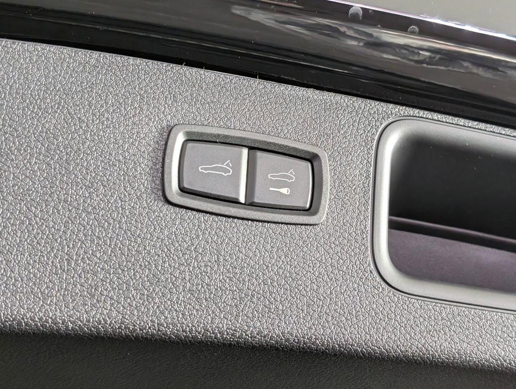 New 2026 Porsche Macan image 18