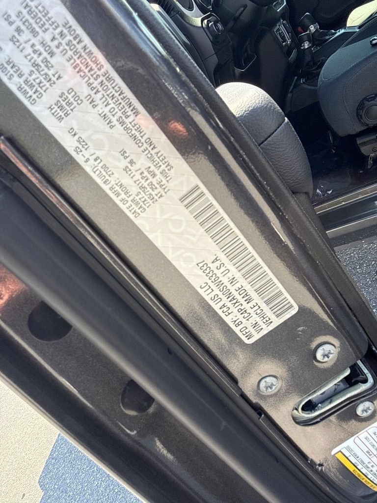 Used 2025 Jeep Wrangler Sport AWD/4WD image 19