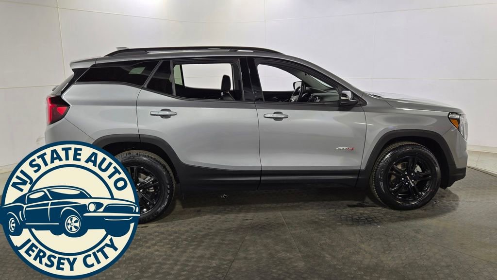 Used 2023 GMC Terrain AT4 image 8