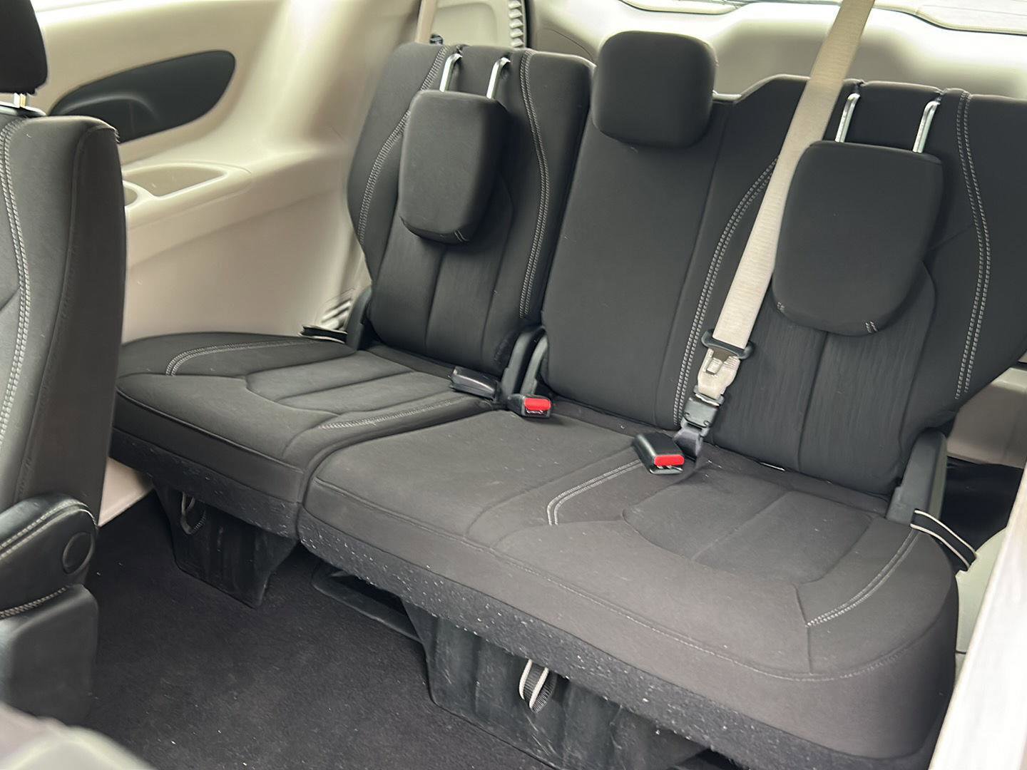 Used 2023 Chrysler Voyager LX image 7