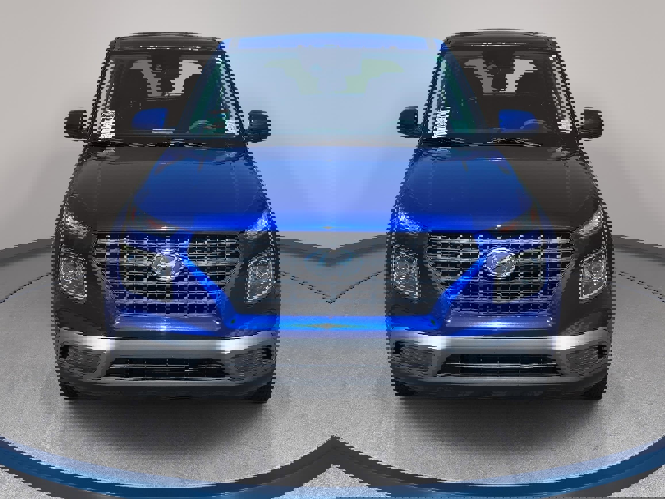 Used 2020 Hyundai Venue SE image 2