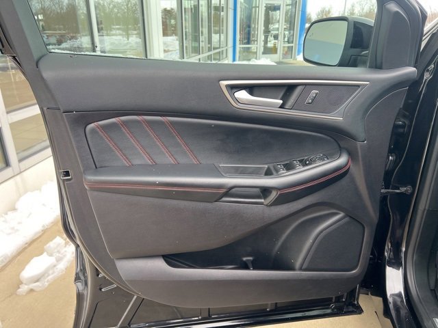 Used 2022 Ford Edge ST-Line image 18