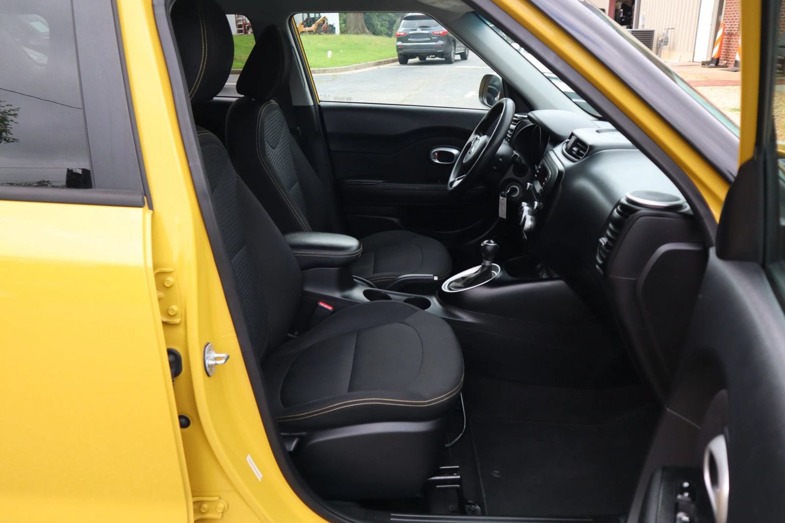 Used 2014 Kia Soul + FWD image 16