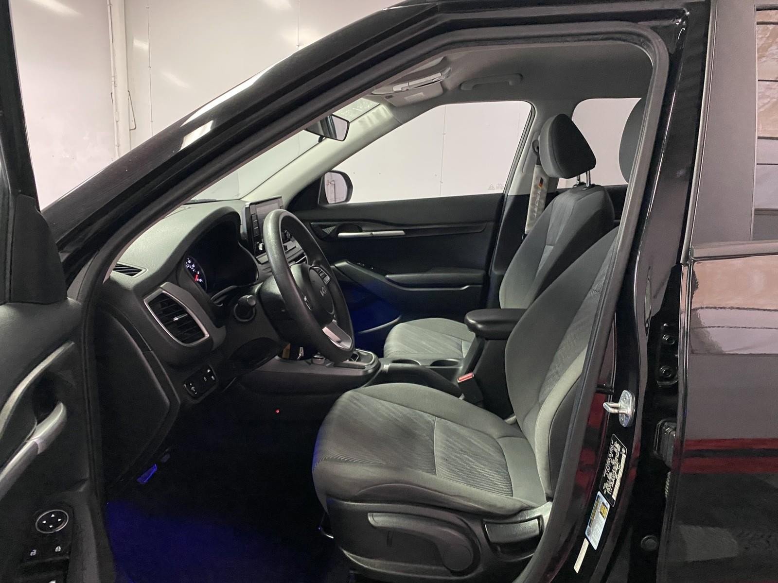 Used 2023 Kia Seltos LX AWD/4WD image 20